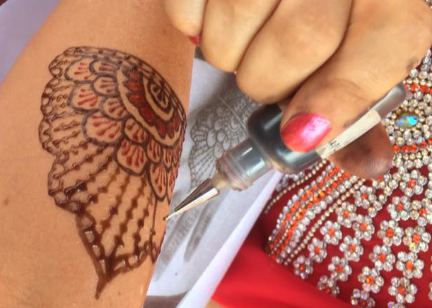 Kameel te huur en Henna Tattoo